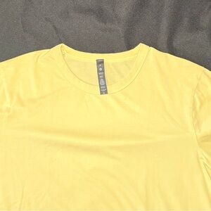 Men's Lululemon fundamental T shirts size M